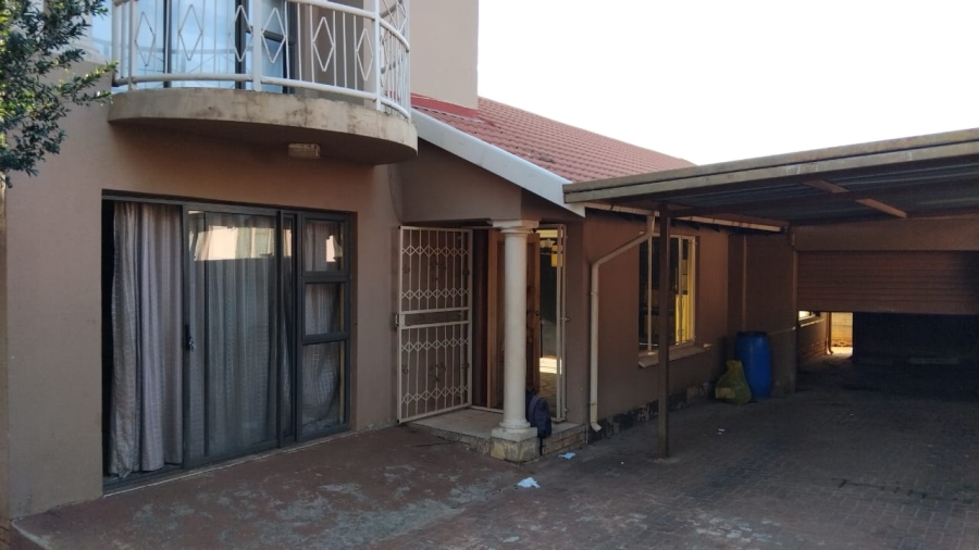 4 Bedroom Property for Sale in Geelhoutpark North West